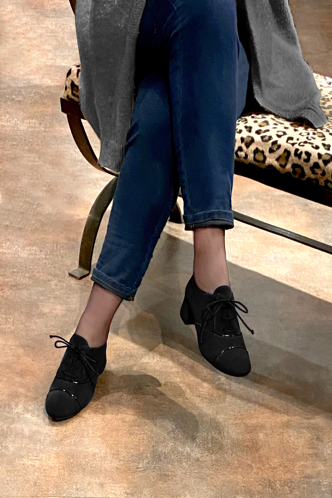 Matt black women's essential lace-up shoes. Round toe. Low flare heels. Worn view - Florence KOOIJMAN